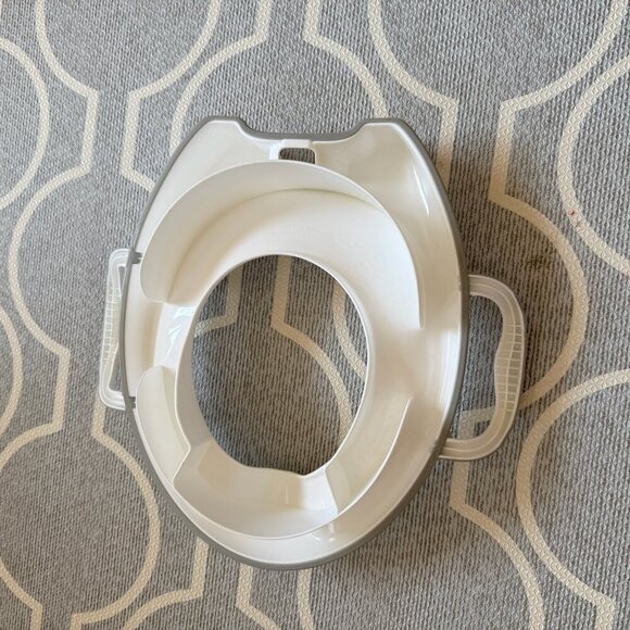 Munchkin Portable Reusable Potty Training Seat - Picture 3 of 3